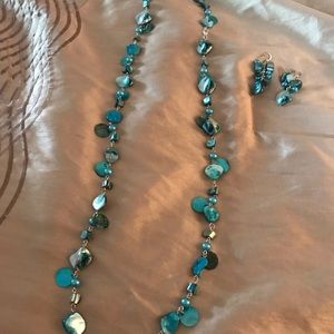 NWOT gorgeous necklace with matching earrings